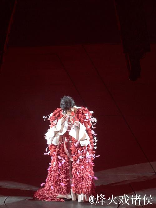 18记三分掀狂潮！ 首钢园主场表演燃情上演！